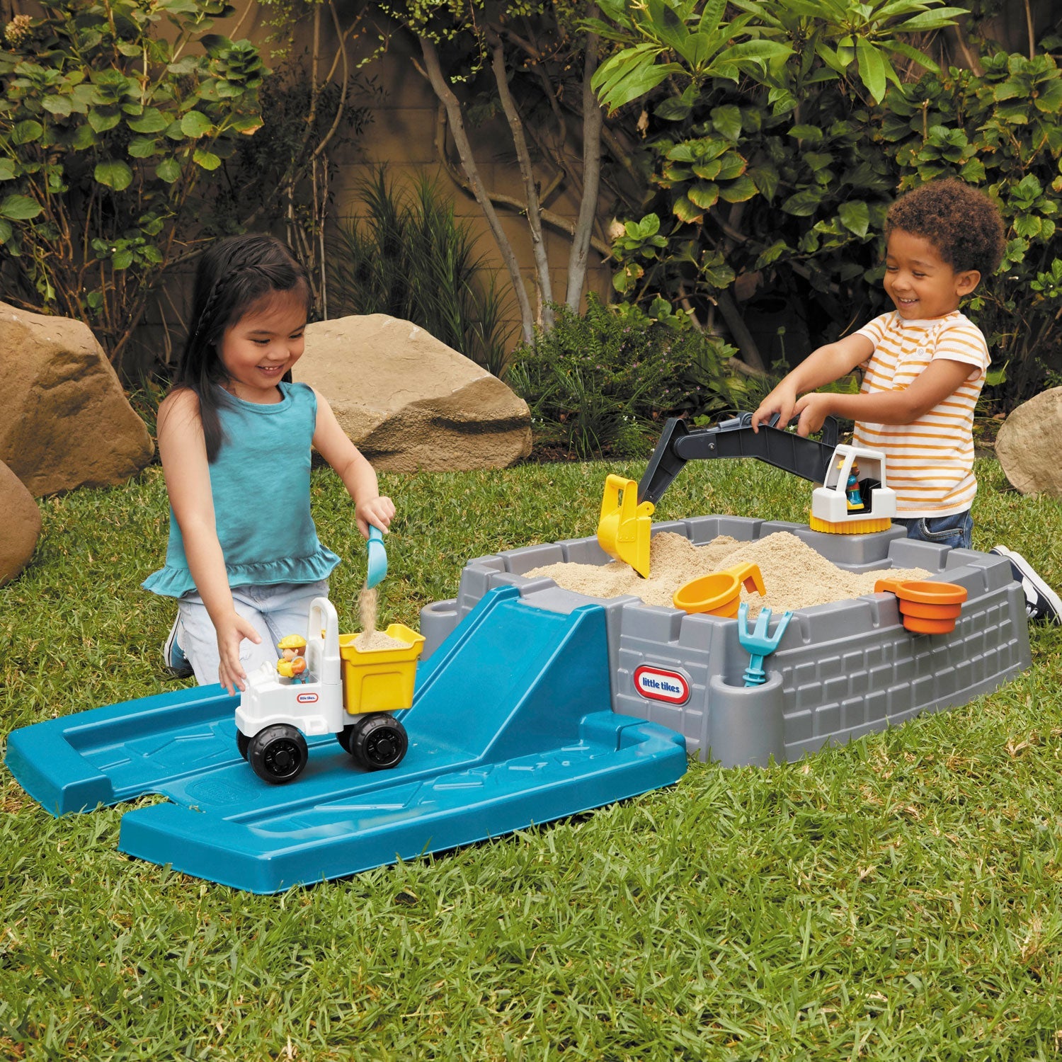 Dirt Diggers™ Excavator Sandbox